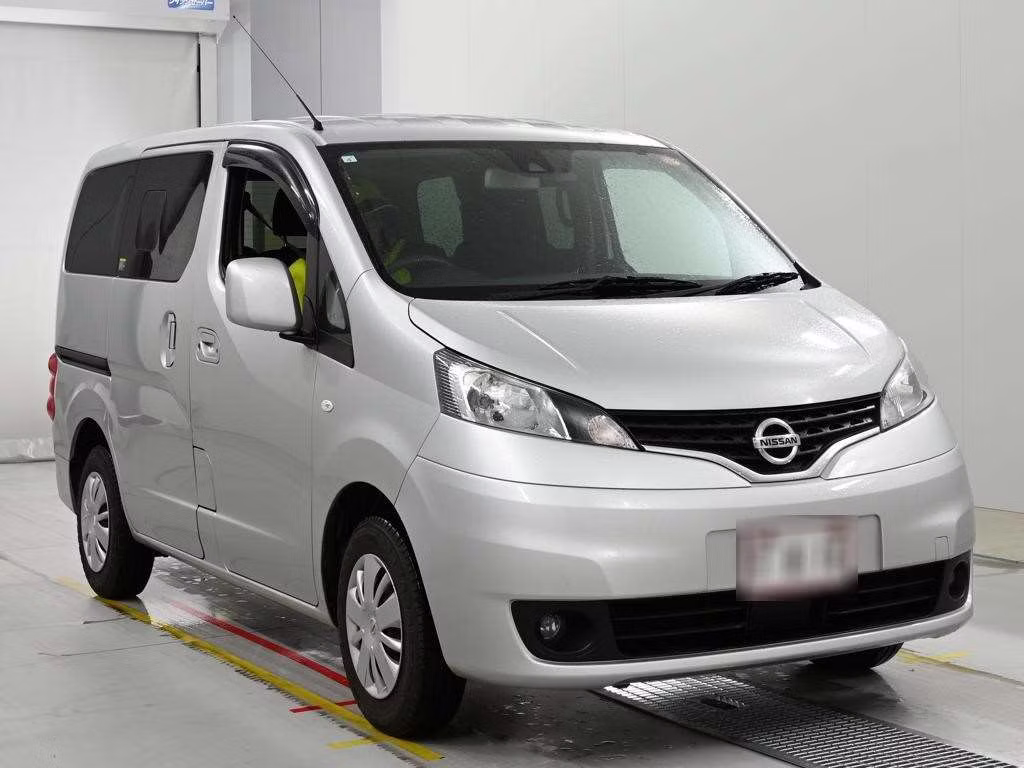 NISSAN NV200