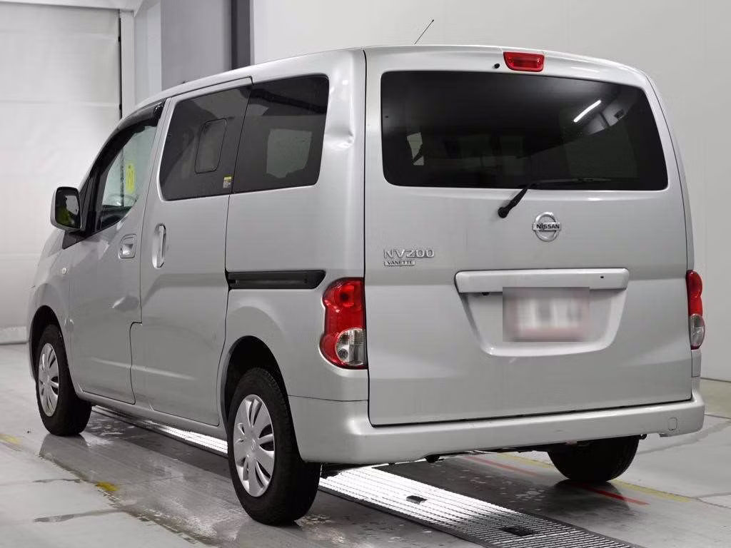 NISSAN NV200
