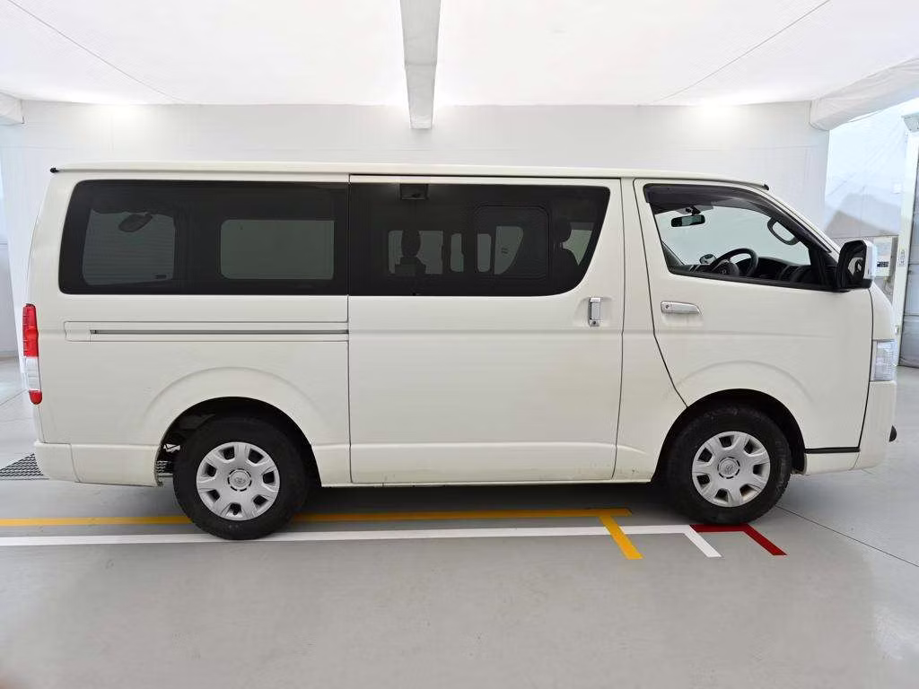TOYOTA REGIUS ACE