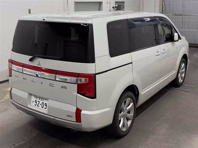 MITSUBISHI DELICA D:5