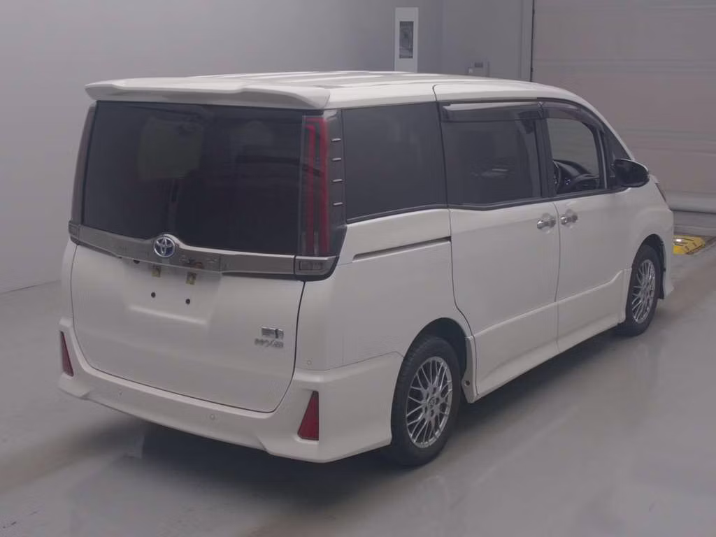 TOYOTA NOAH