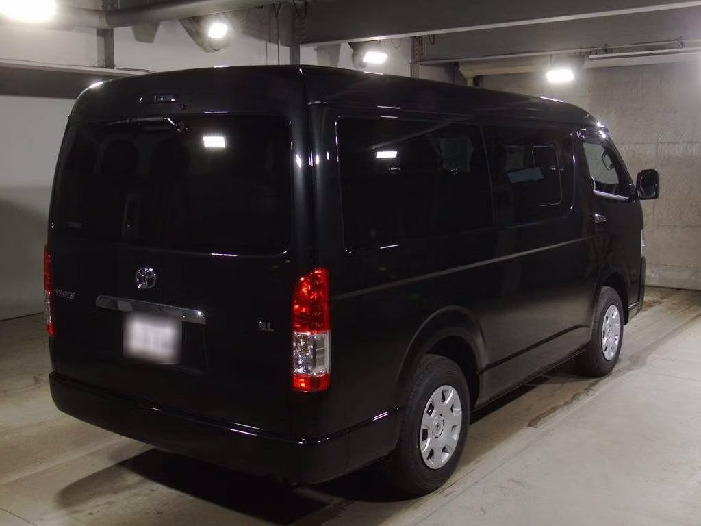 TOYOTA HIACE