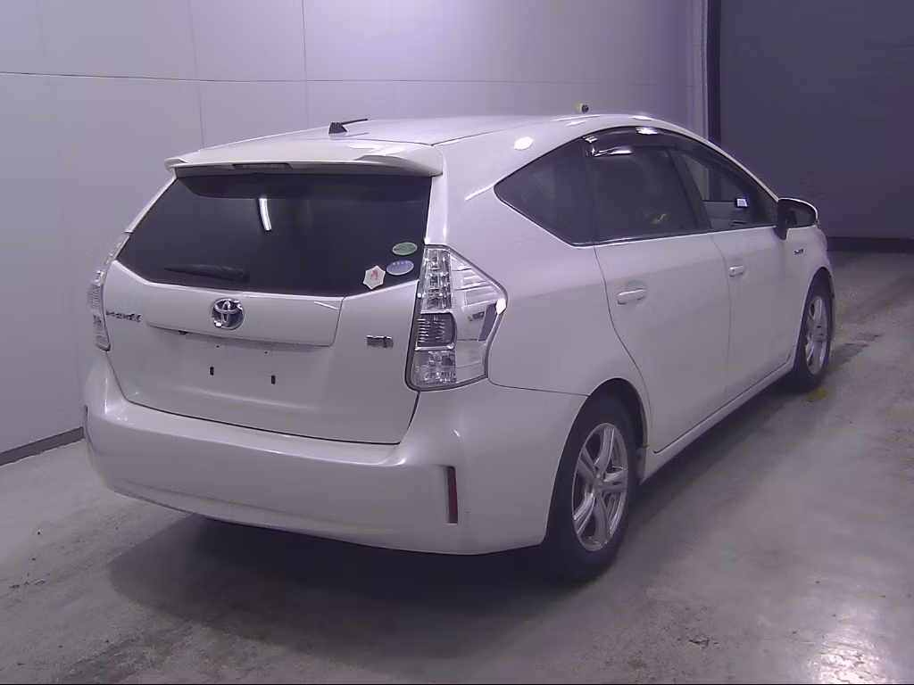 TOYOTA PRIUS ALPHA