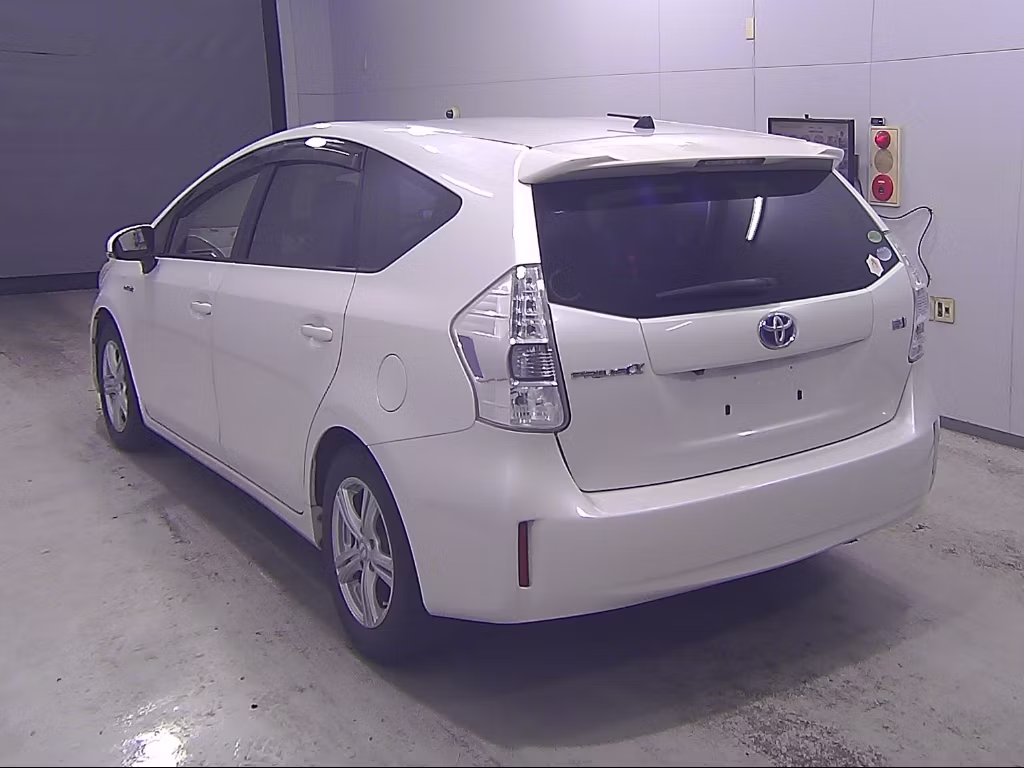 TOYOTA PRIUS ALPHA