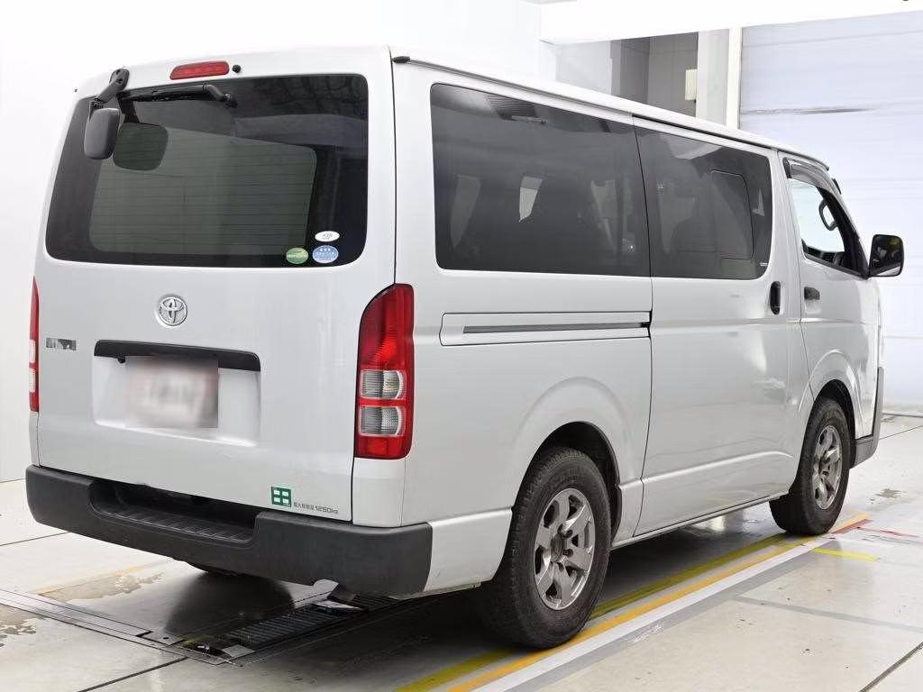 TOYOTA REGIUS ACE