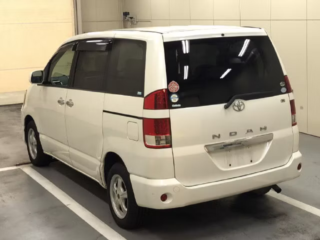 TOYOTA NOAH