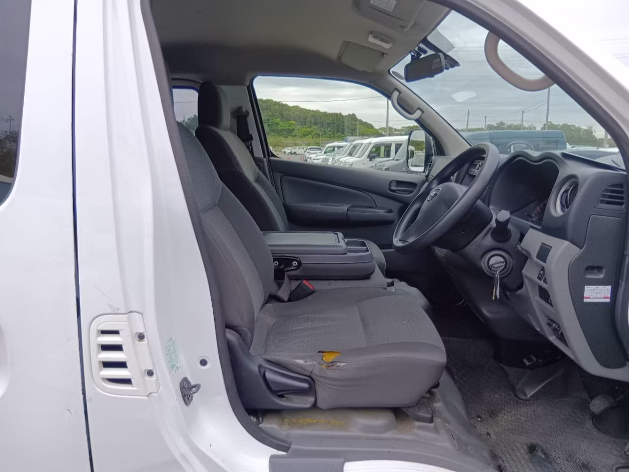 NISSAN NV350 CARAVAN