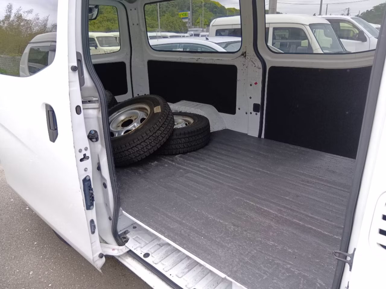 NISSAN NV350 CARAVAN