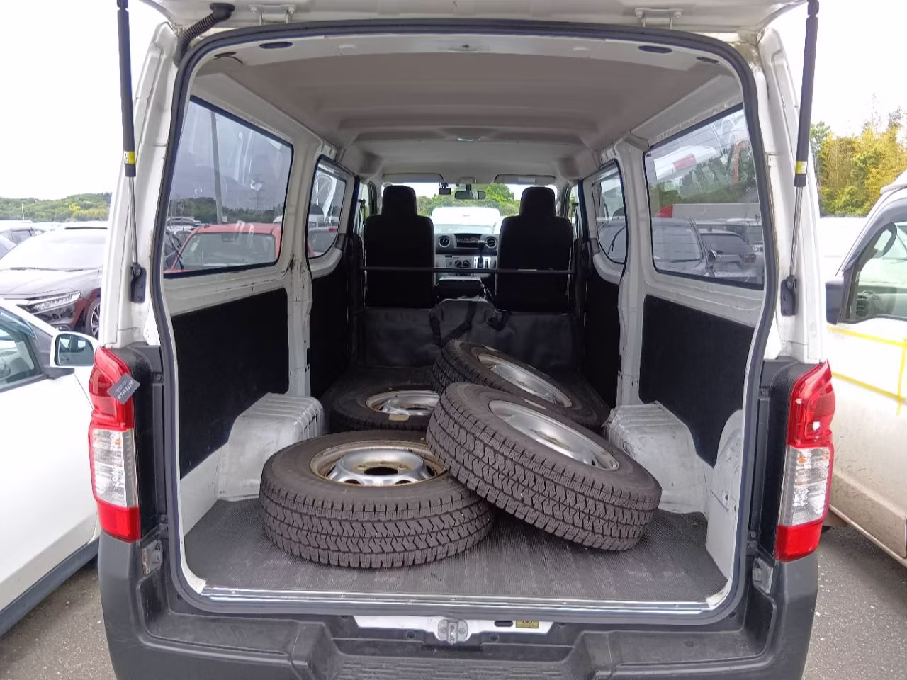 NISSAN NV350 CARAVAN
