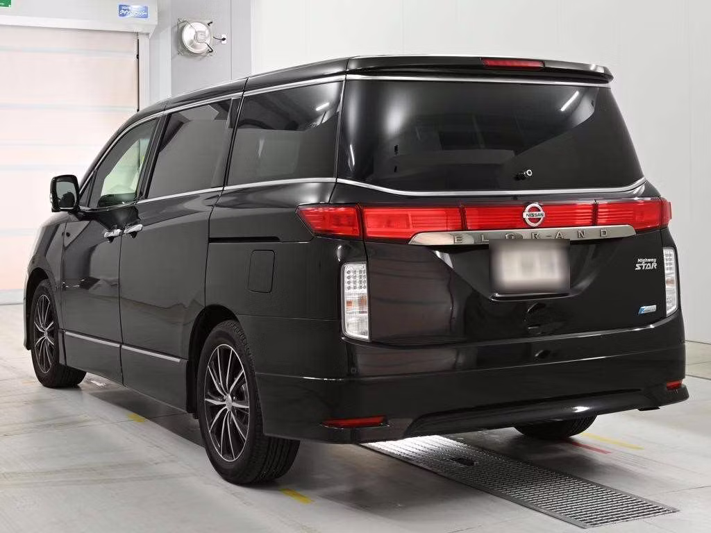 NISSAN ELGRAND