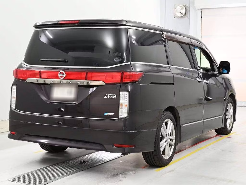NISSAN ELGRAND