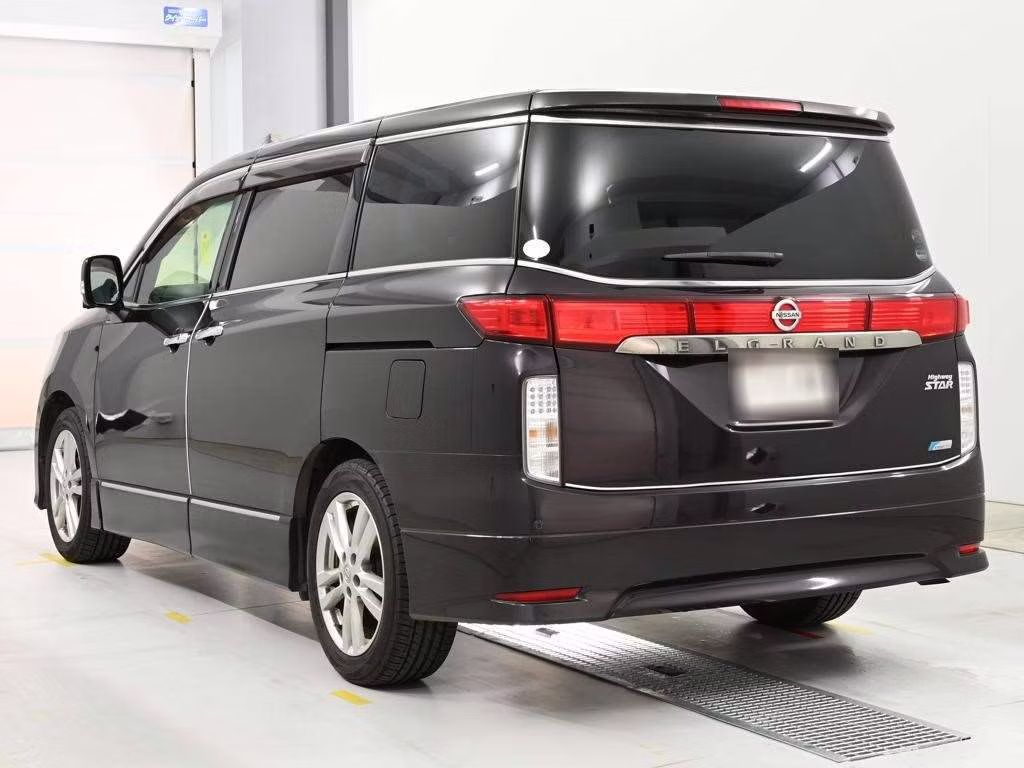 NISSAN ELGRAND