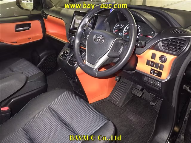 TOYOTA VOXY