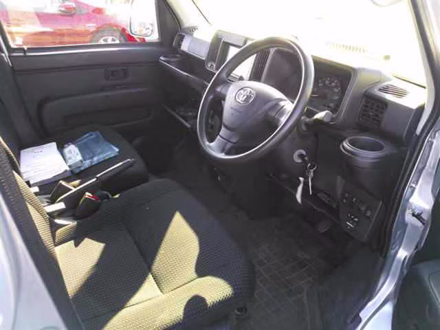 TOYOTA PIXIS VAN