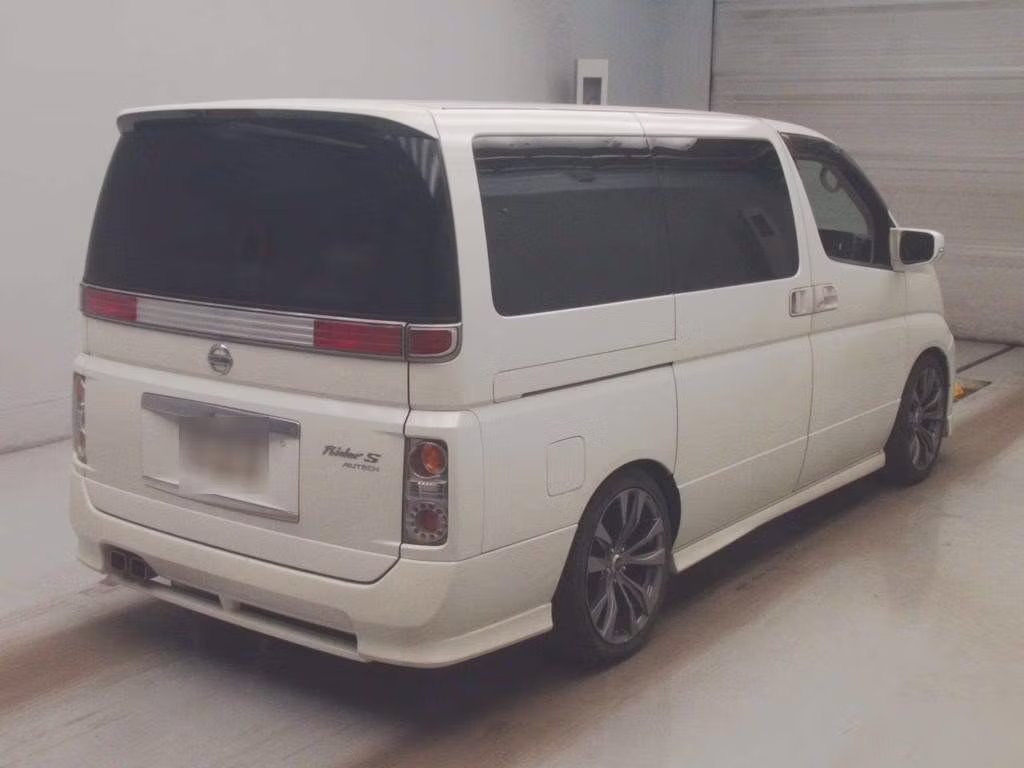 NISSAN ELGRAND