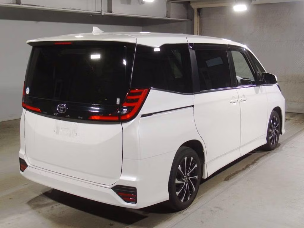 TOYOTA NOAH