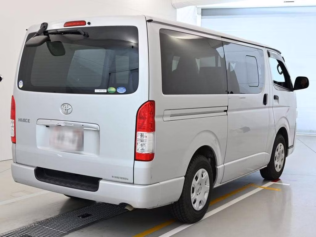 TOYOTA REGIUS ACE