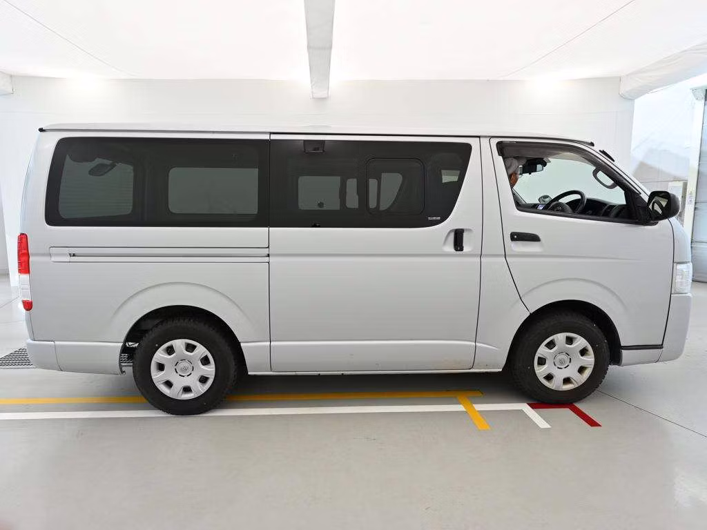TOYOTA REGIUS ACE