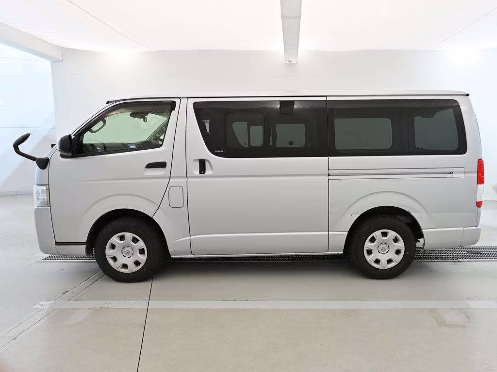 TOYOTA REGIUS ACE