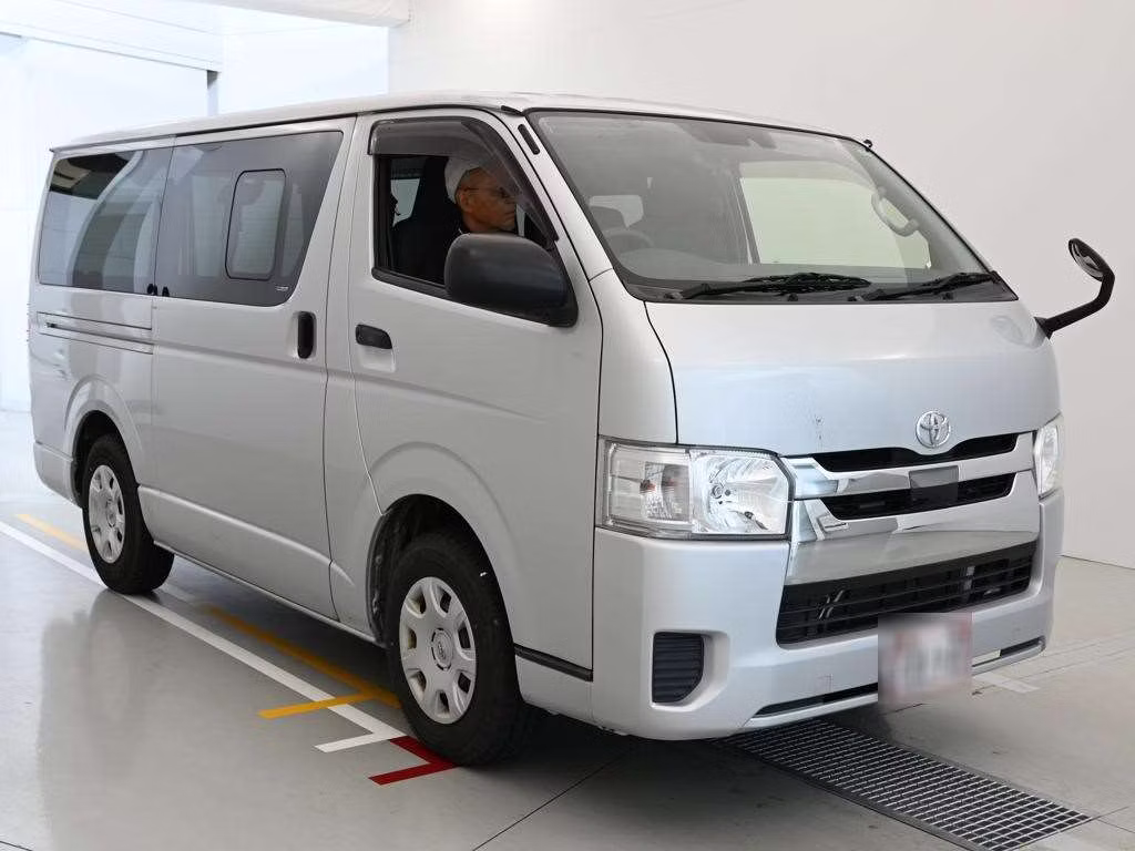 TOYOTA REGIUS ACE
