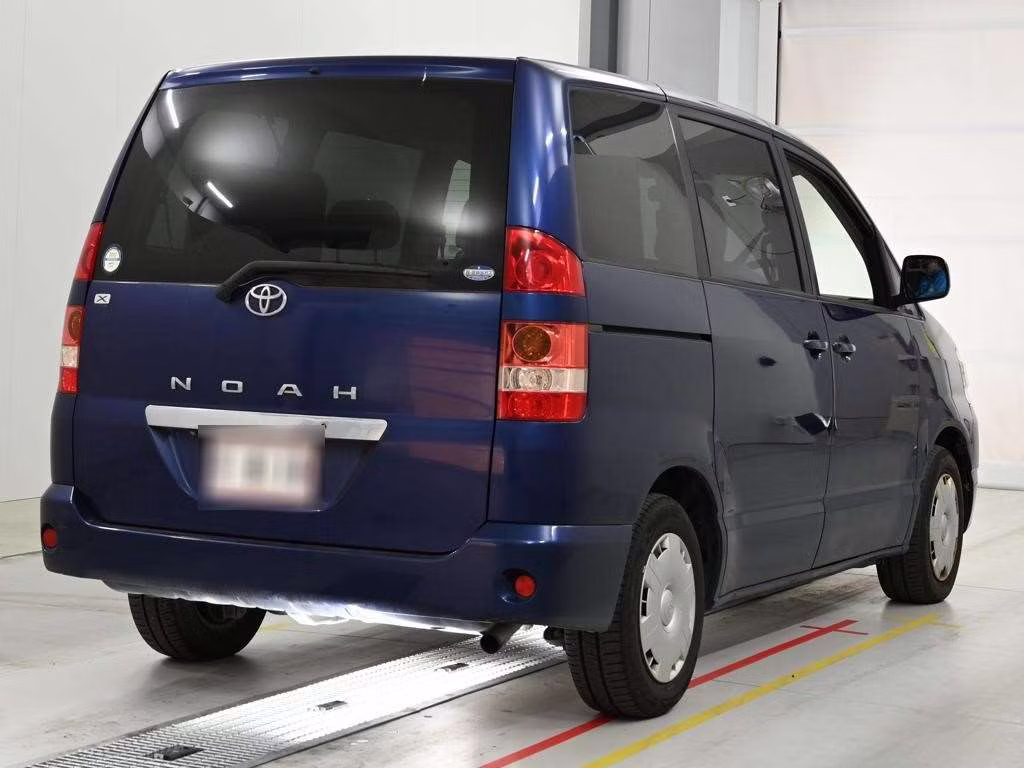 TOYOTA NOAH