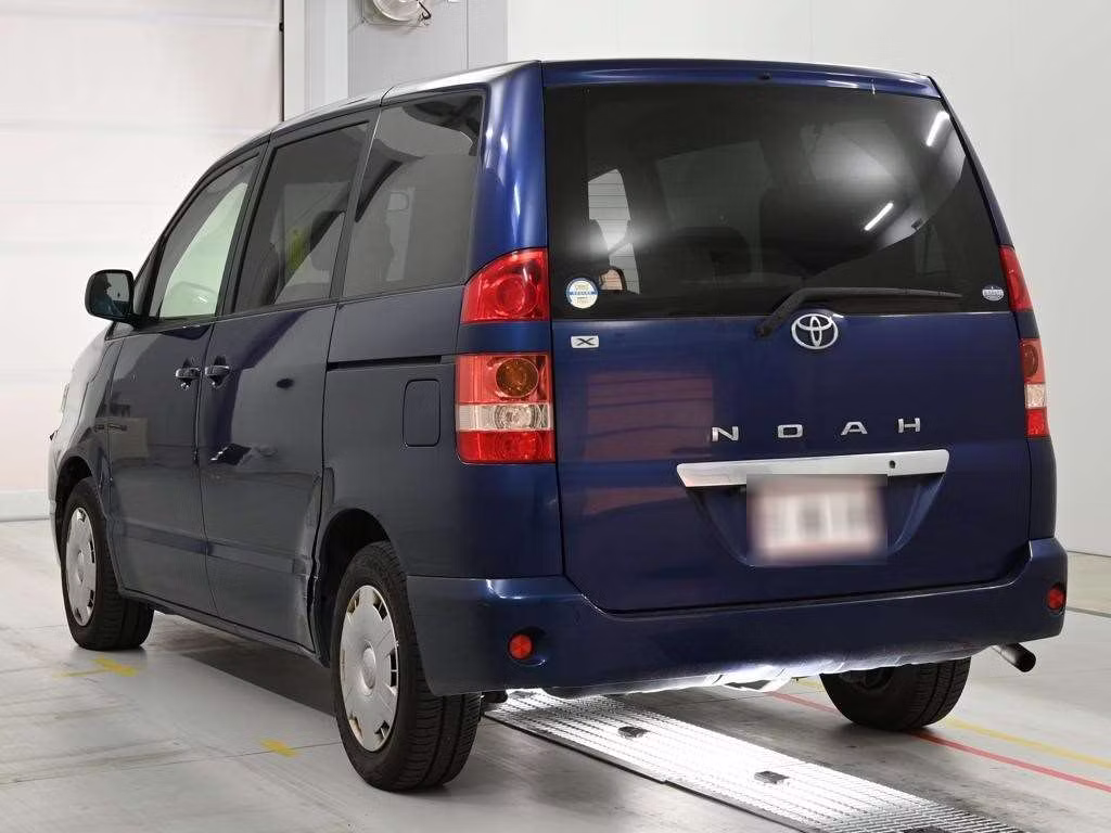 TOYOTA NOAH