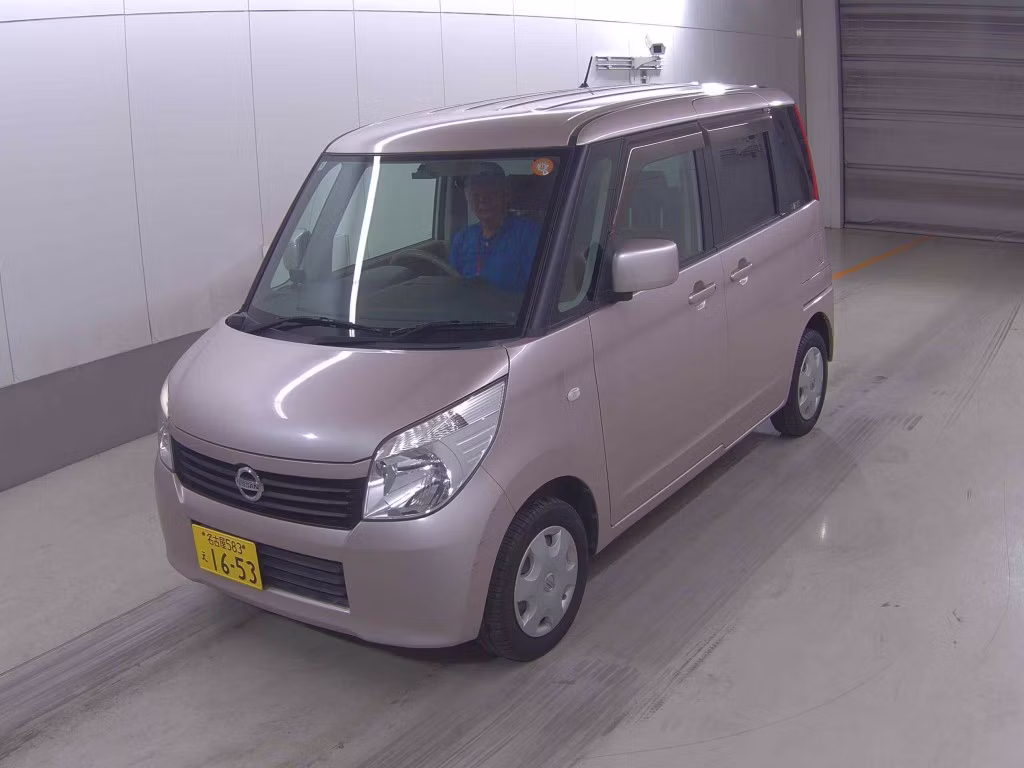 NISSAN ROOX