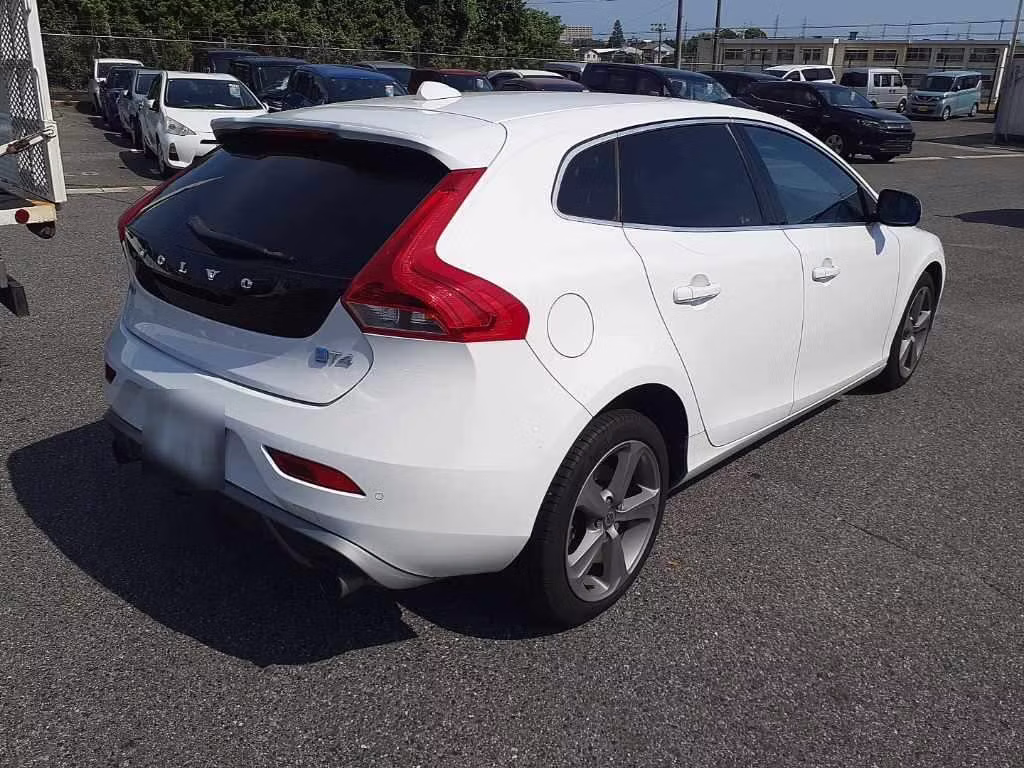VOLVO V40
