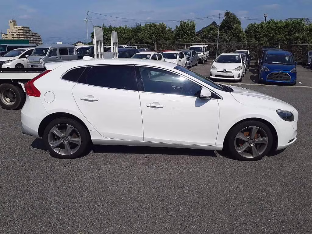 VOLVO V40