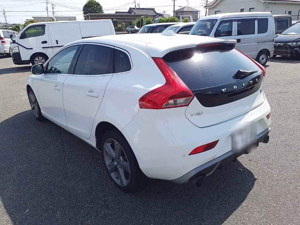 VOLVO V40