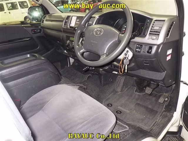 TOYOTA REGIUS ACE