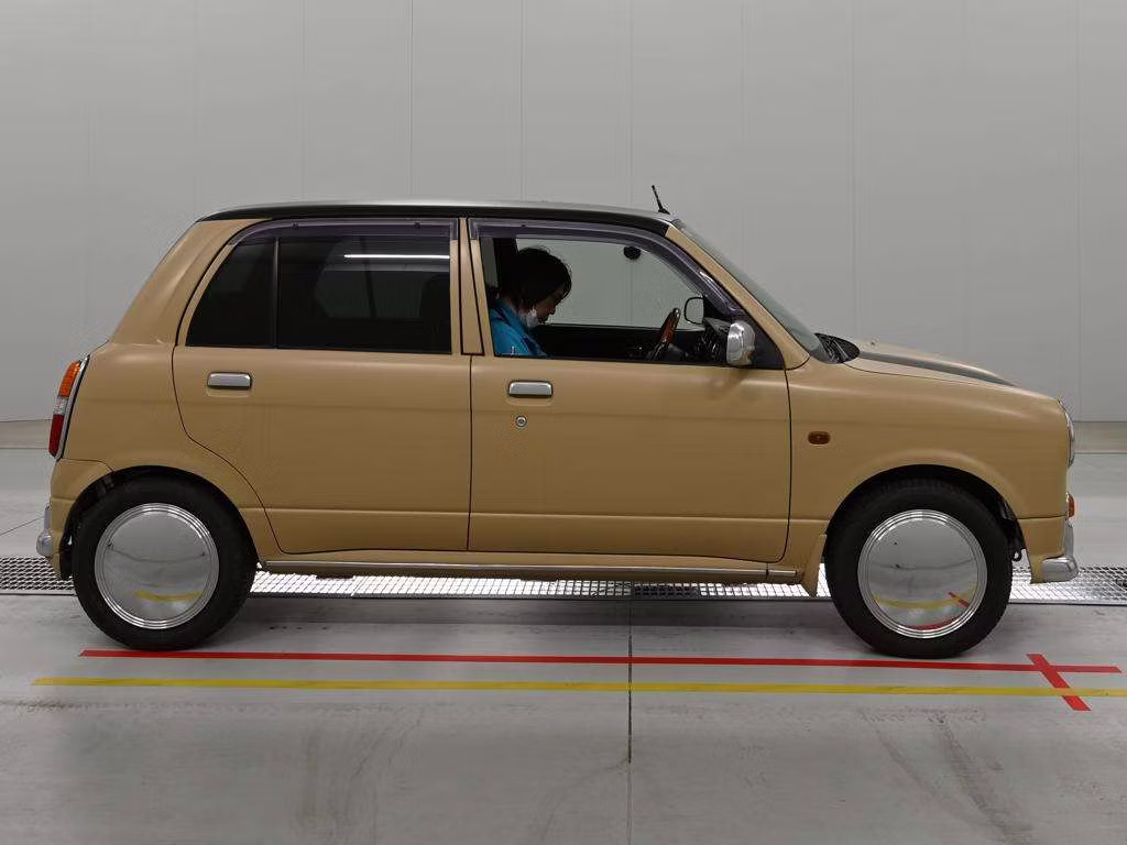 DAIHATSU MIRA GINO