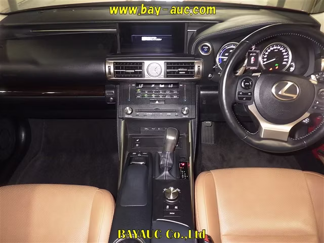 LEXUS IS300H