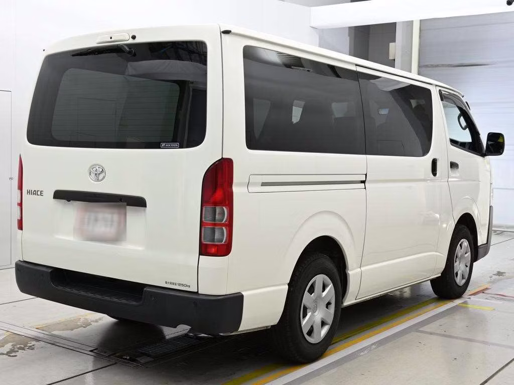 TOYOTA REGIUS ACE