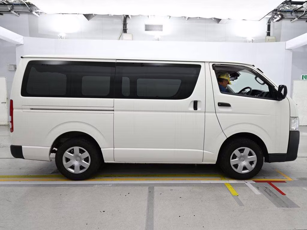 TOYOTA REGIUS ACE