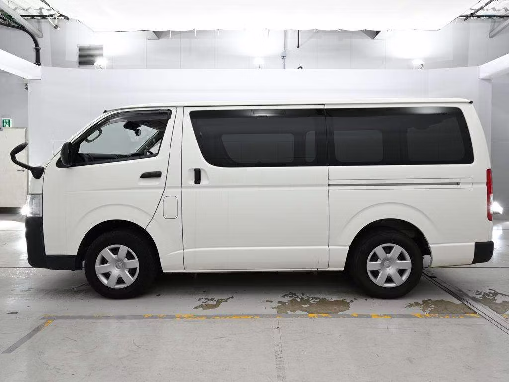TOYOTA REGIUS ACE