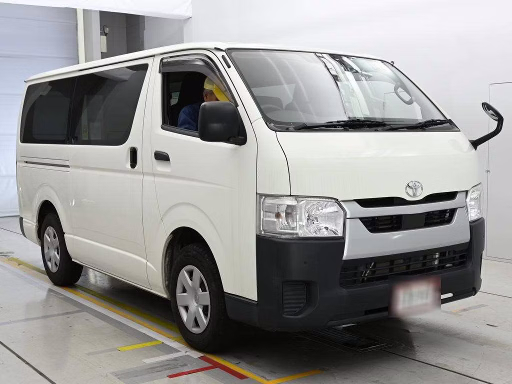 TOYOTA REGIUS ACE
