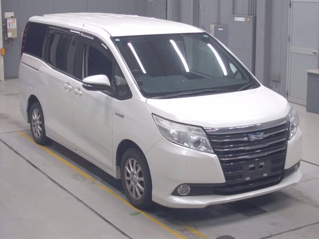 TOYOTA NOAH