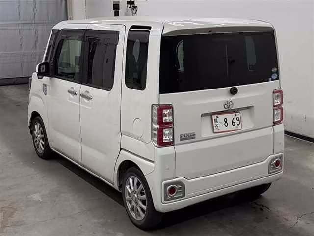 TOYOTA PIXIS MEGA