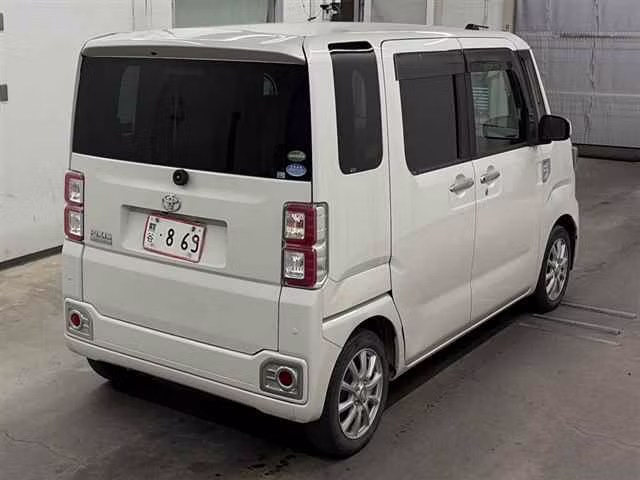 TOYOTA PIXIS MEGA