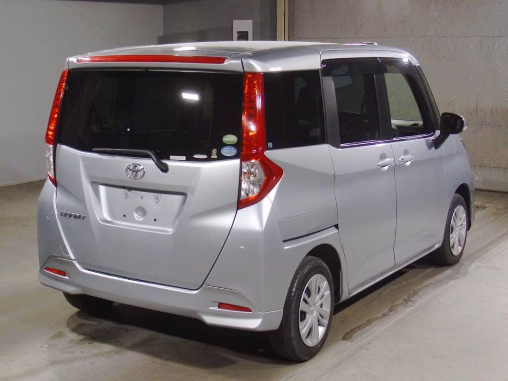 TOYOTA ROOMY