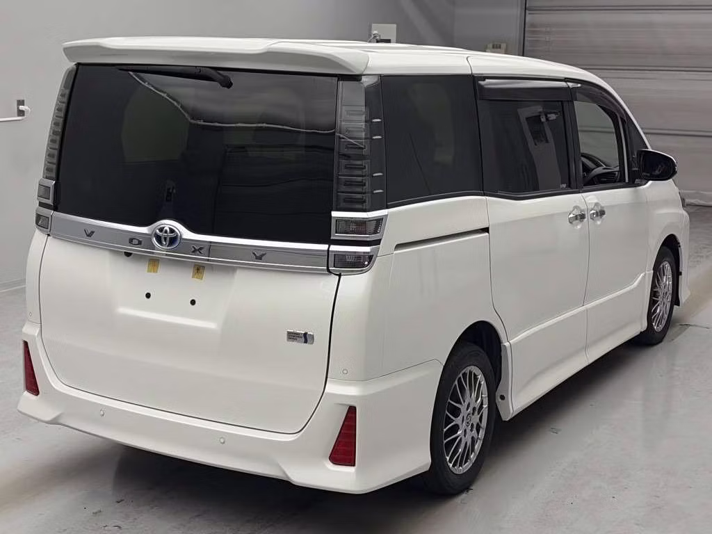 TOYOTA VOXY