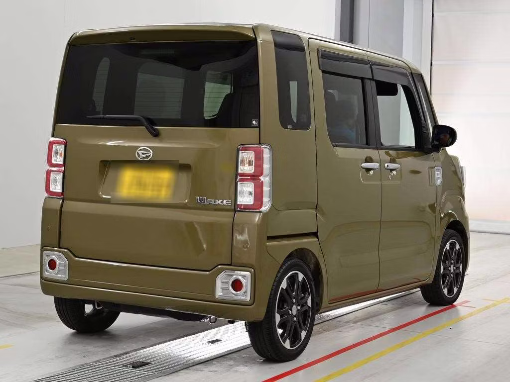 DAIHATSU WAKE