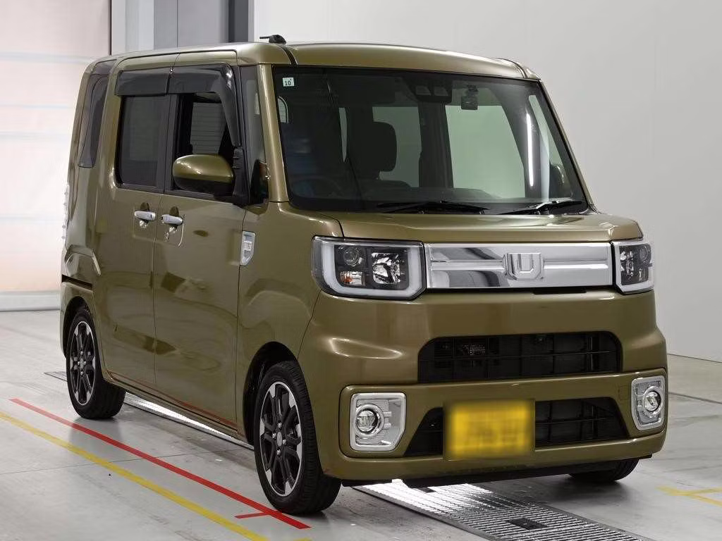 DAIHATSU WAKE