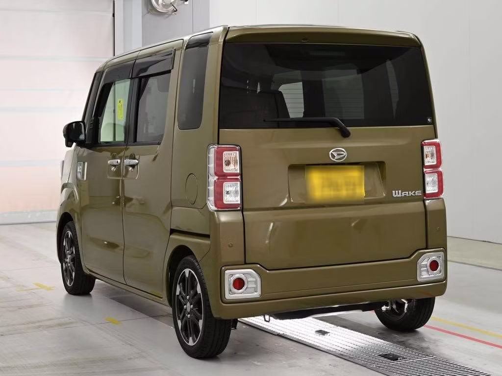DAIHATSU WAKE