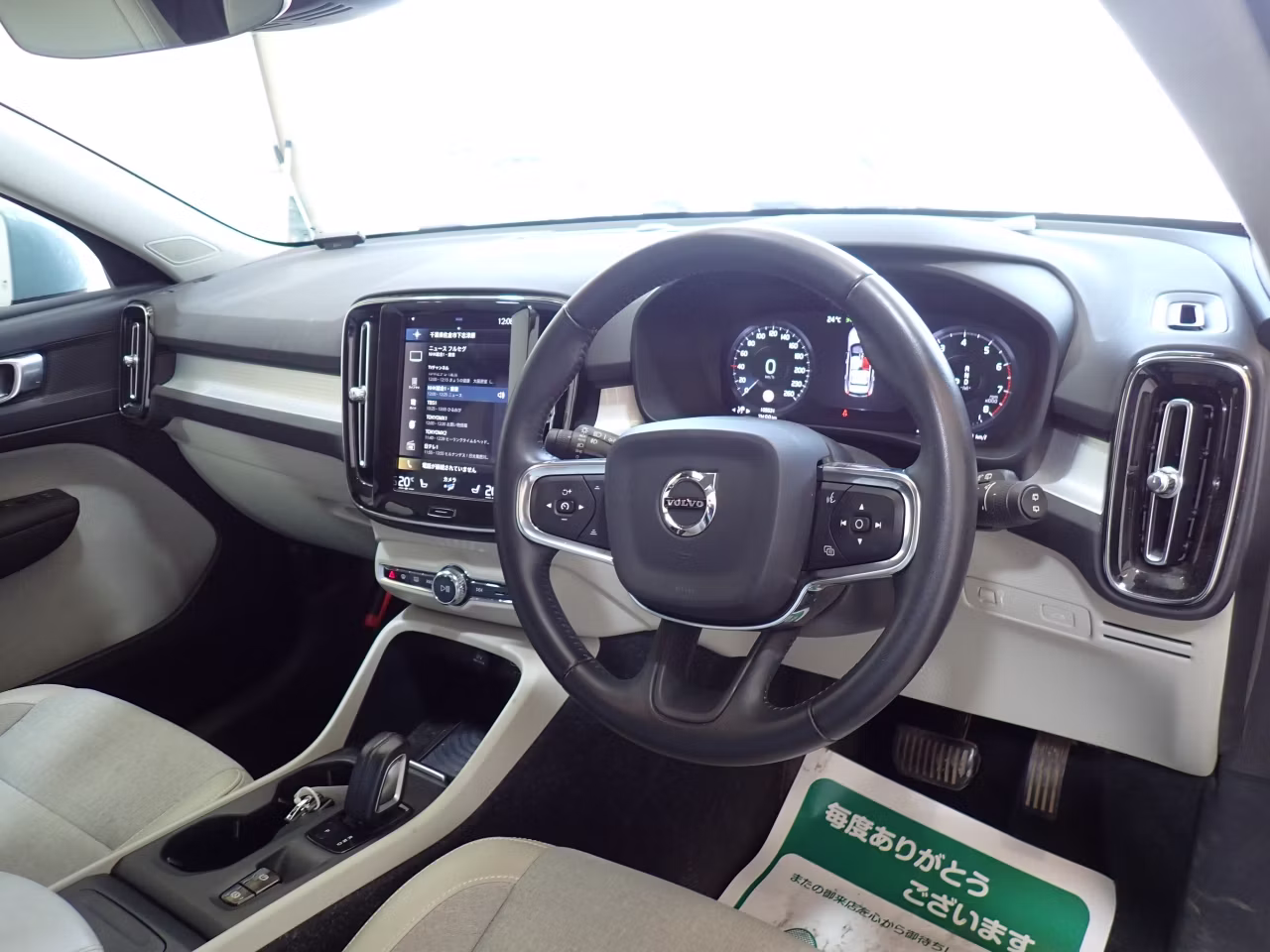 VOLVO XC40