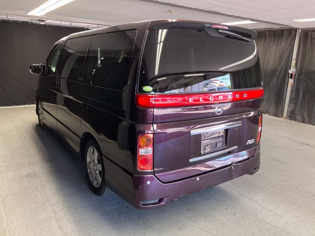 NISSAN ELGRAND