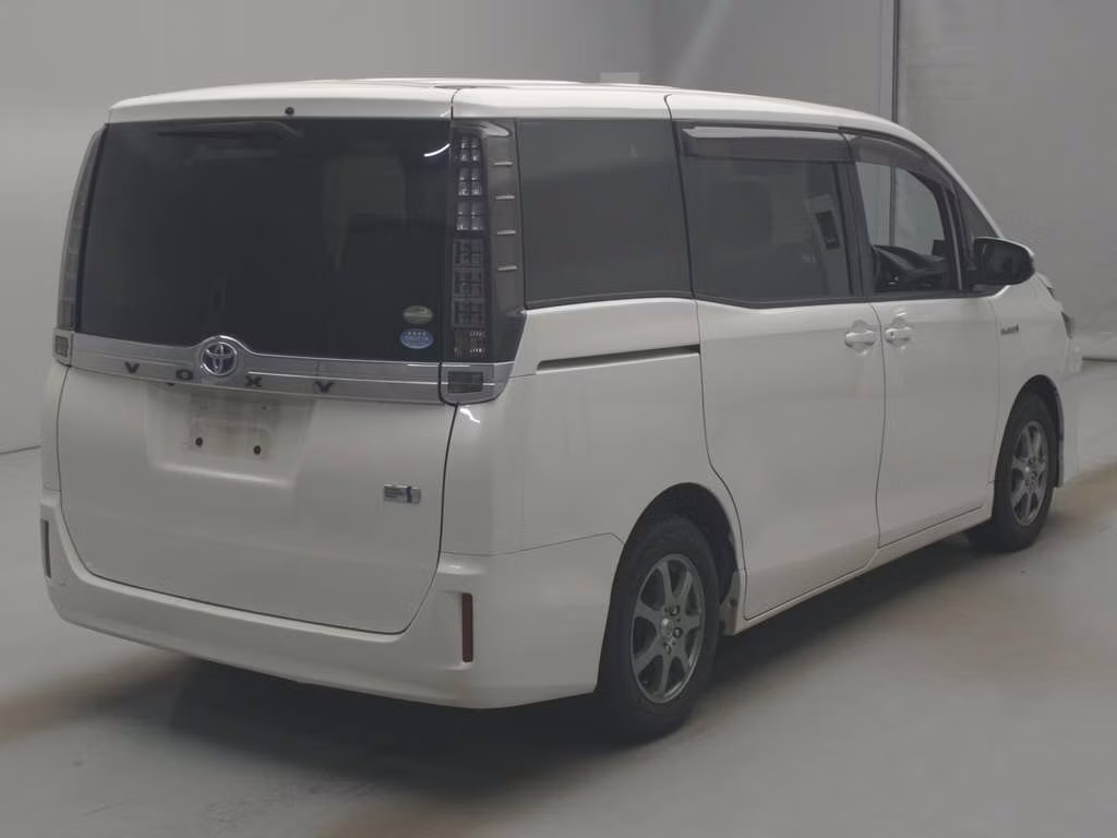 TOYOTA VOXY