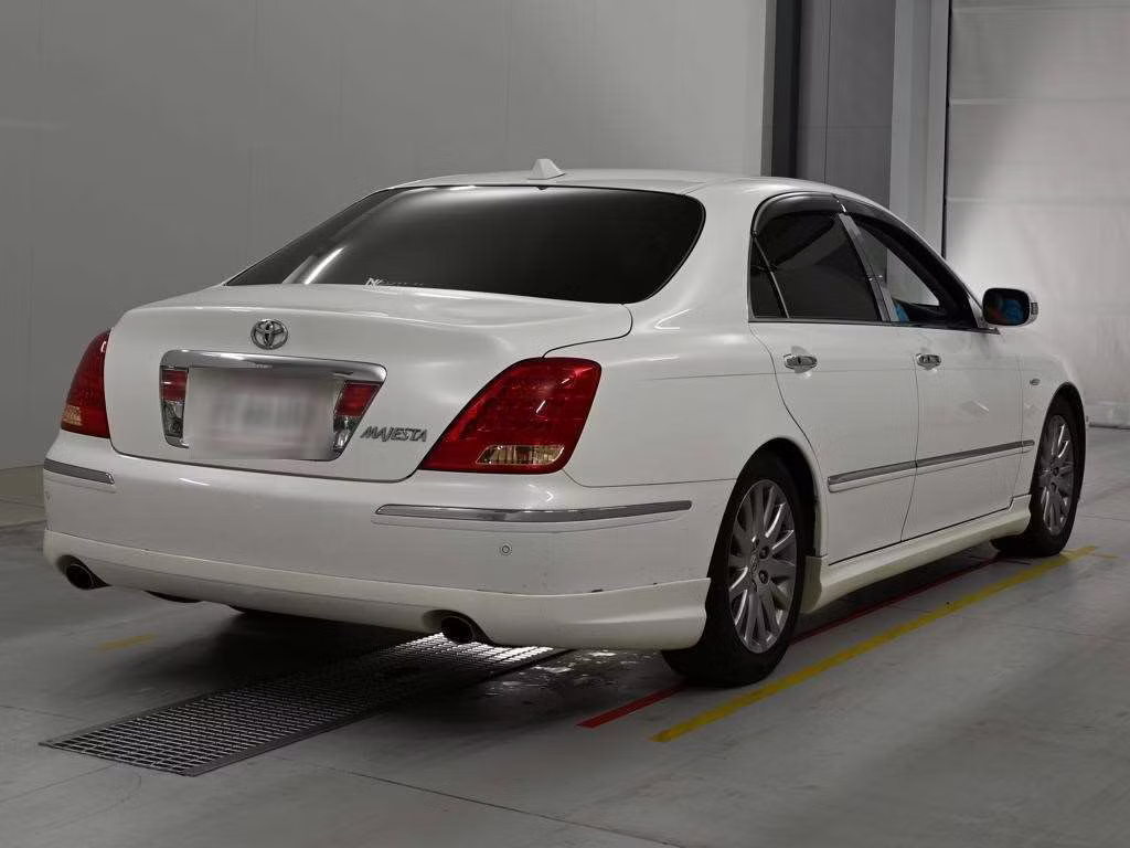 TOYOTA CROWN MAJESTA