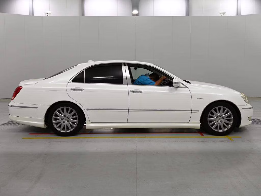 TOYOTA CROWN MAJESTA